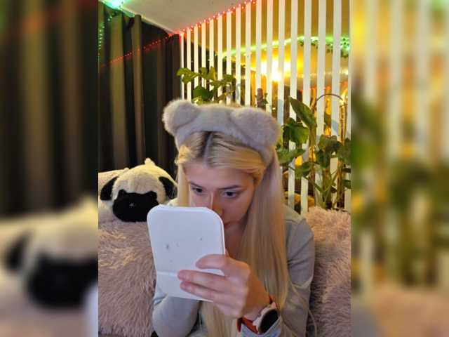 MiaLiaHot's BongaCams show and profile