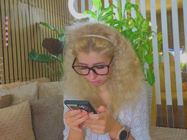 MiaLiaHot from BongaCams is Freechat