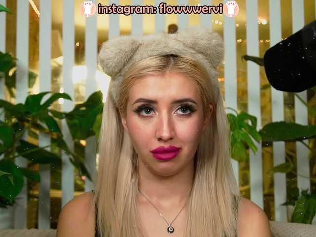 MiaLiaHot's BongaCams show and profile