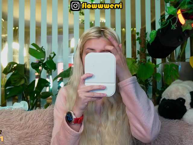 MiaLiaHot's BongaCams show and profile