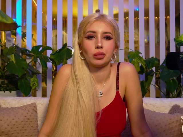 MiaLiaHot's BongaCams show and profile