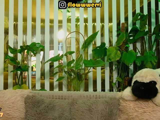 MiaLiaHot's BongaCams show and profile