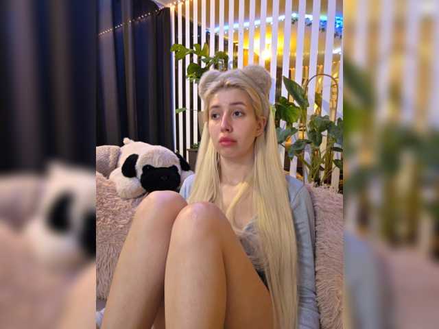 MiaLiaHot's BongaCams show and profile