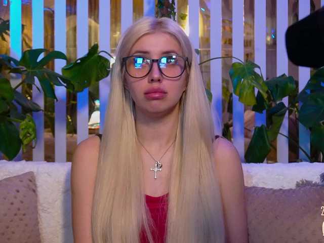 MiaLiaHot's BongaCams show and profile