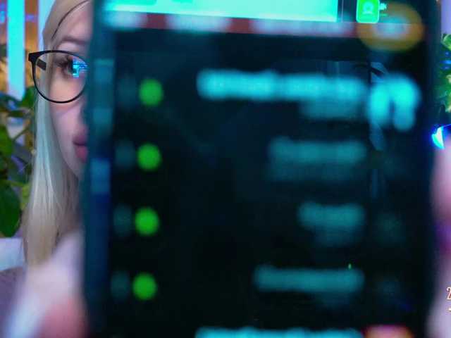 MiaLiaHot's BongaCams show and profile