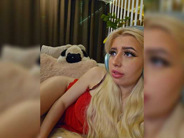 MiaLiaHot's BongaCams show and profile