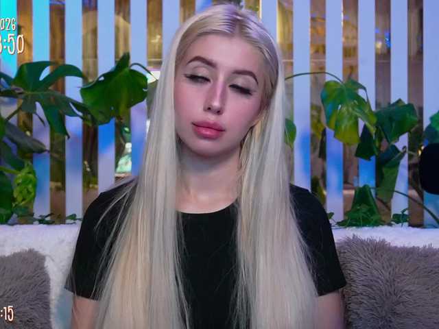 MiaLiaHot's BongaCams show and profile