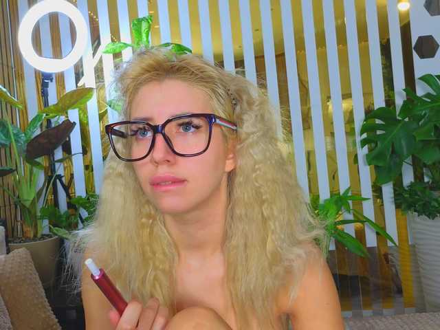 MiaLiaHot from BongaCams is Freechat