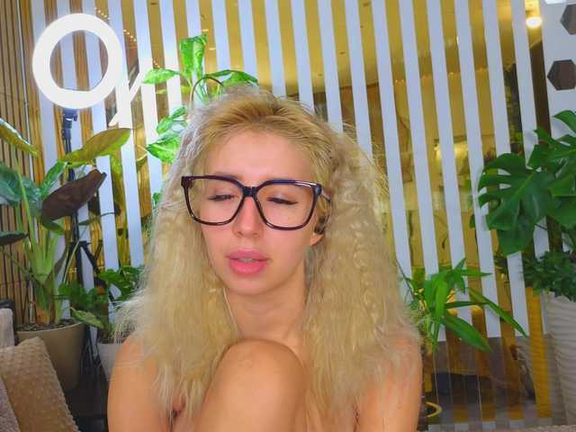 MiaLiaHot from BongaCams is Freechat