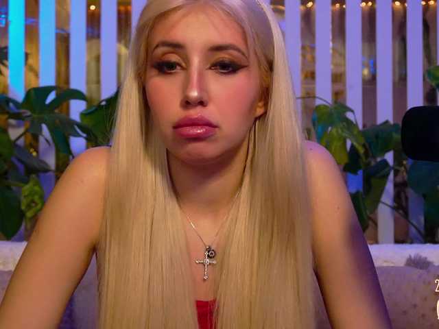 MiaLiaHot's BongaCams show and profile