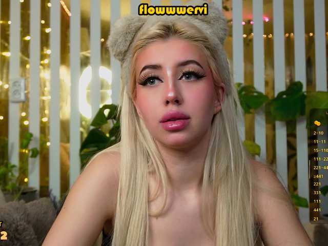 MiaLiaHot's BongaCams show and profile