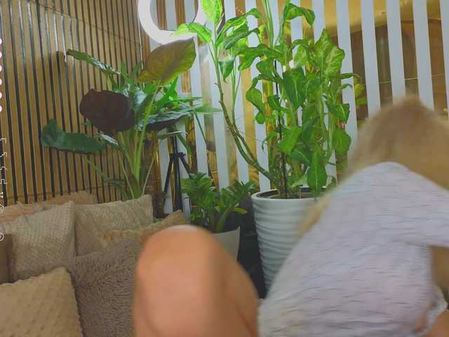 MiaLiaHot from BongaCams is Freechat