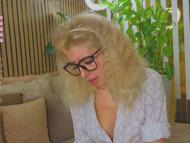 MiaLiaHot from BongaCams is Freechat