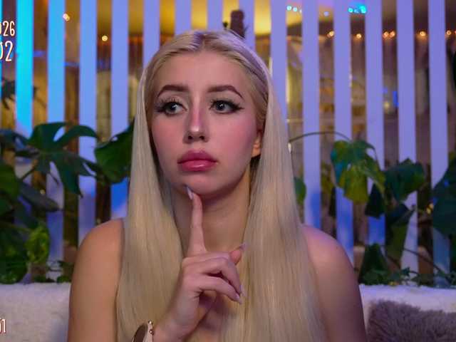 MiaLiaHot's BongaCams show and profile