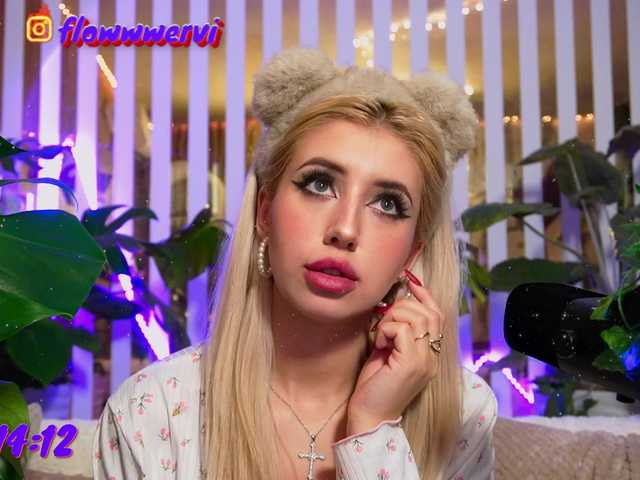 MiaLiaHot's BongaCams show and profile