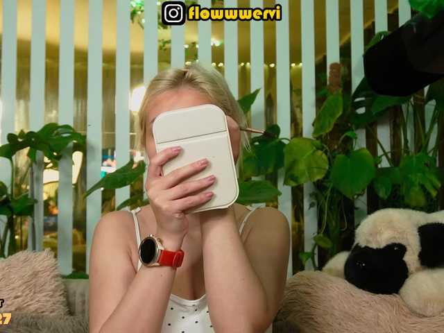 MiaLiaHot's BongaCams show and profile