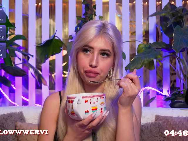 MiaLiaHot's BongaCams show and profile