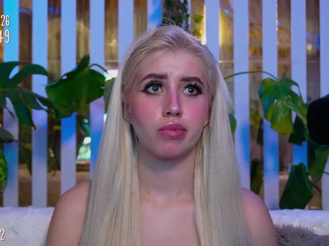 MiaLiaHot's BongaCams show and profile