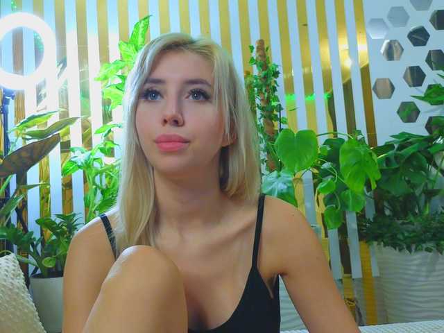 MiaLiaHot