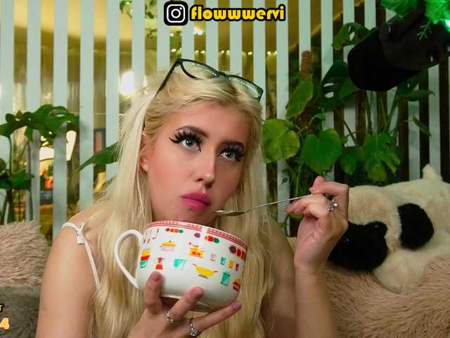 MiaLiaHot's BongaCams profile