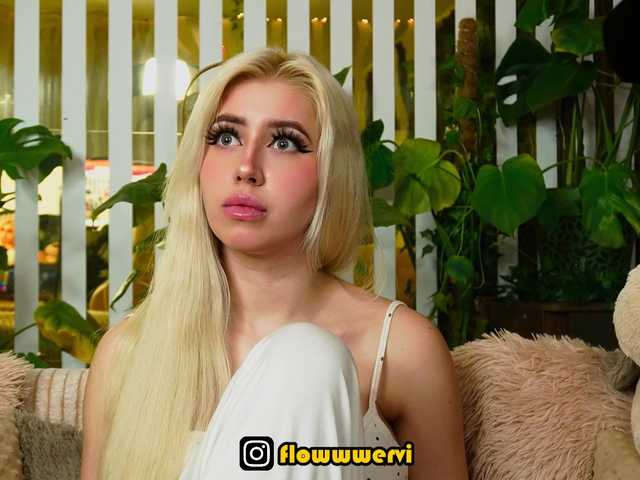 MiaLiaHot's BongaCams show and profile