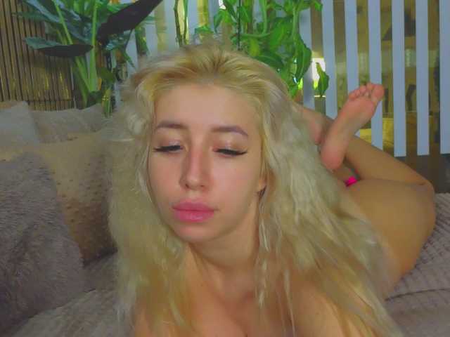 MiaLiaHot from BongaCams is Freechat