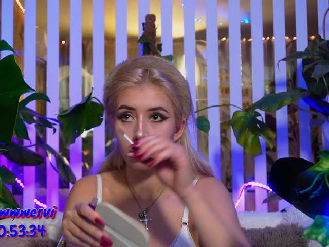 MiaLiaHot's BongaCams show and profile