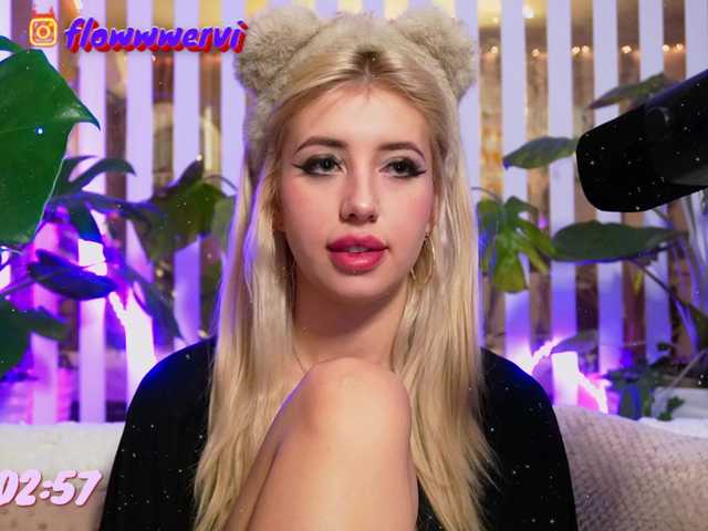 MiaLiaHot's BongaCams show and profile