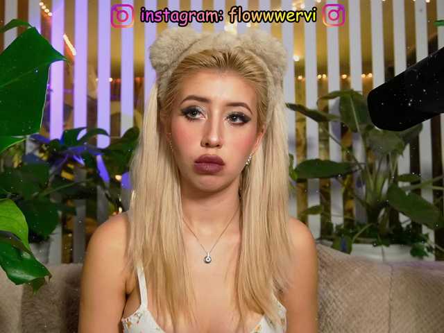 MiaLiaHot's BongaCams show and profile