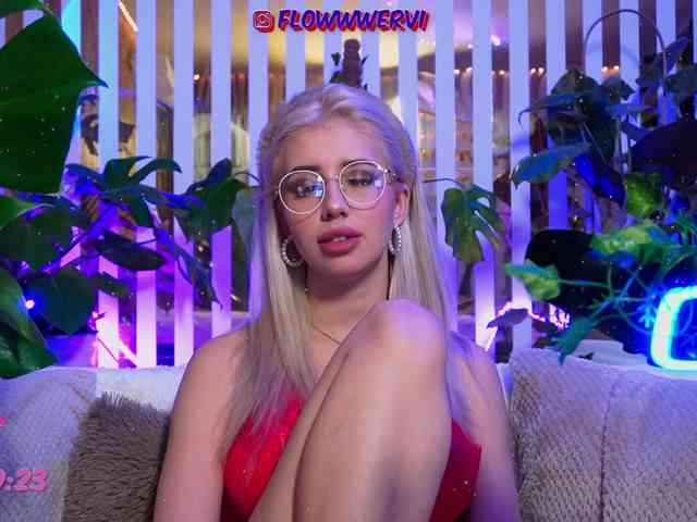 FlowwwerGirl webcam