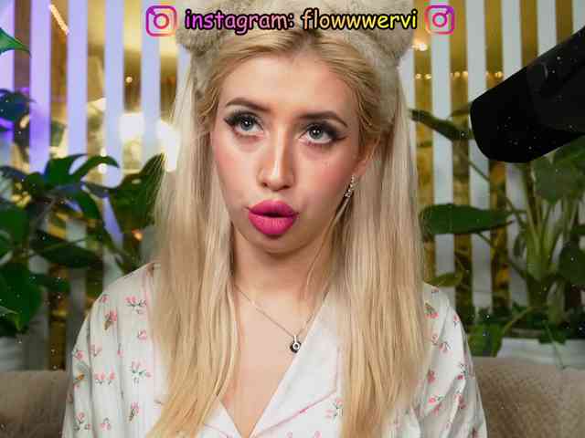 FlowwwerGirl webcam