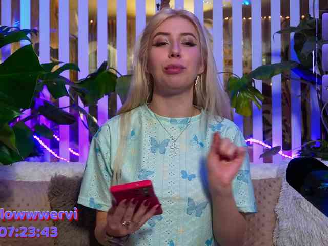 FlowwwerGirl webcam