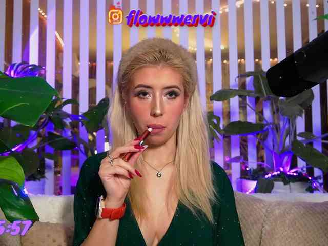 FlowwwerGirl webcam