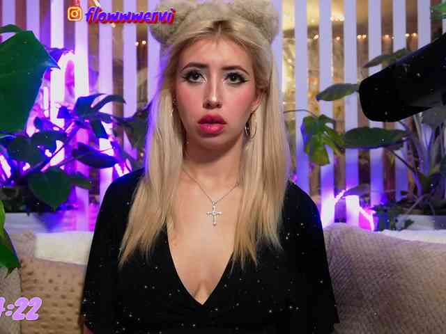 FlowwwerGirl webcam