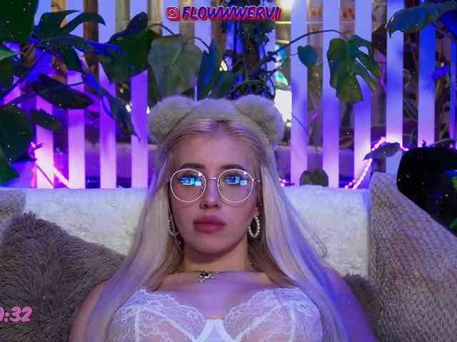 FlowwwerGirl webcam