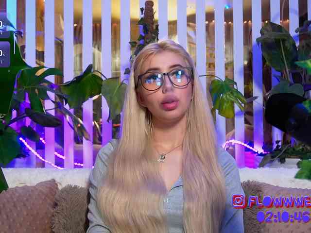 FlowwwerGirl webcam