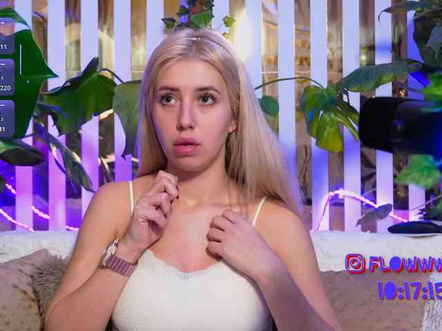 FlowwwerGirl webcam