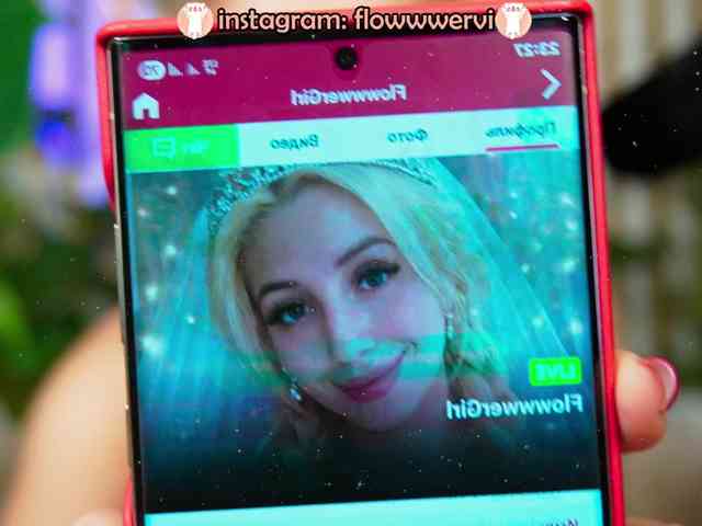 FlowwwerGirl webcam