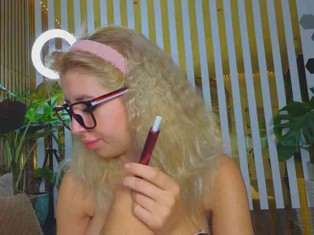 MiaLiaHot's webcam live show