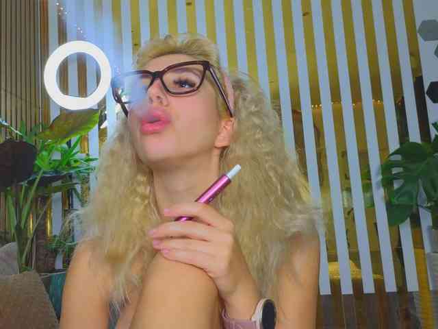 MiaLiaHot's webcam live show