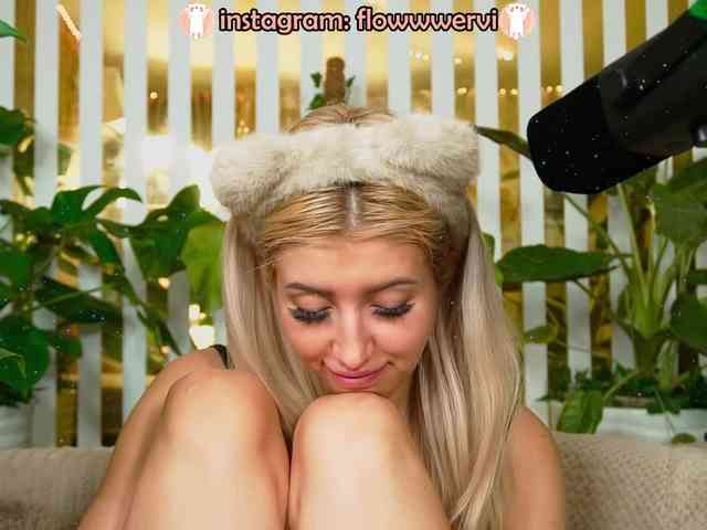 FlowwwerGirl webcam