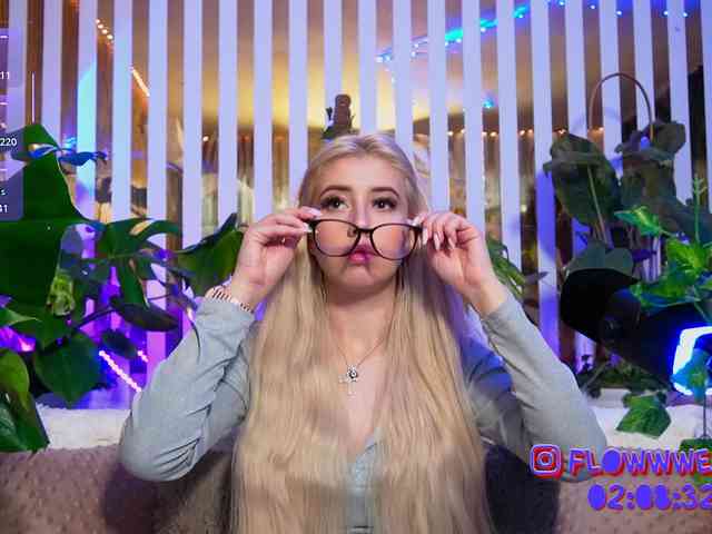 FlowwwerGirl webcam