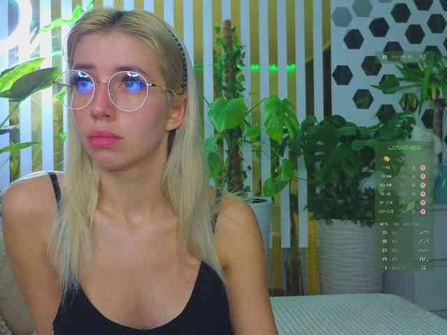 MiaLiaHot
