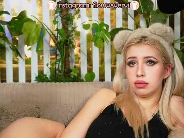 FlowwwerGirl webcam