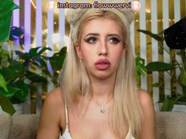 FlowwwerGirl webcam