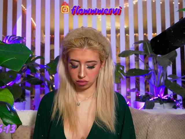 FlowwwerGirl webcam