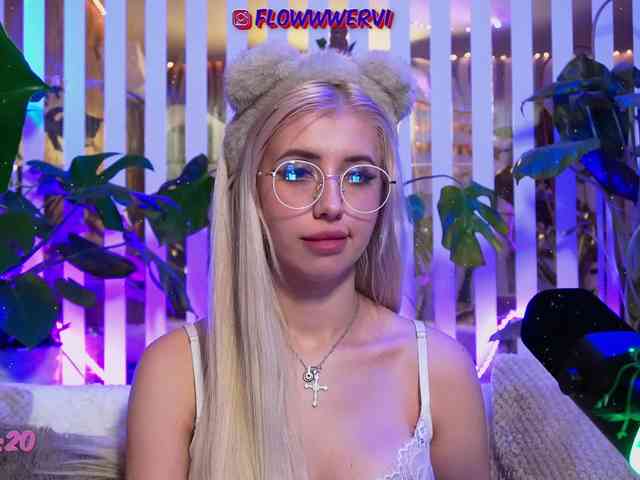 FlowwwerGirl webcam