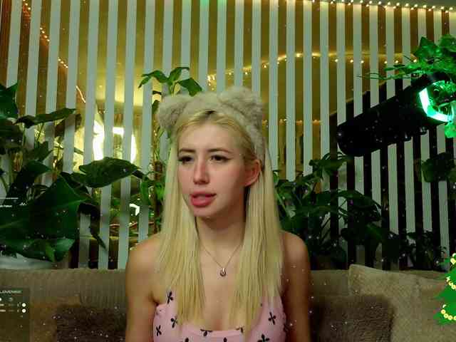 FlowwwerGirl webcam