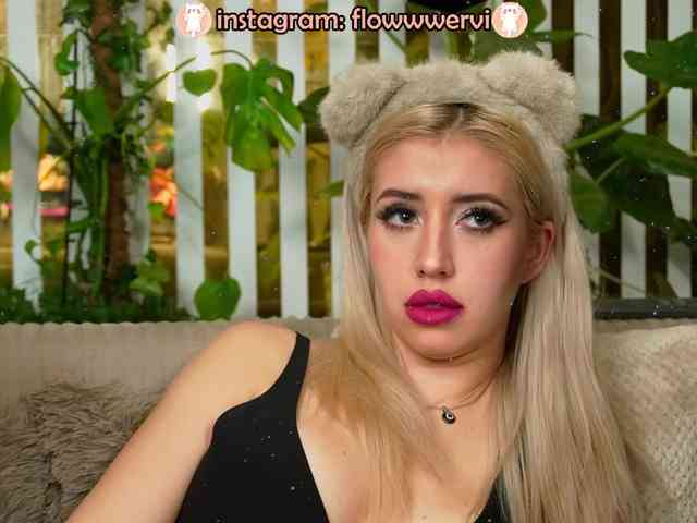 FlowwwerGirl webcam