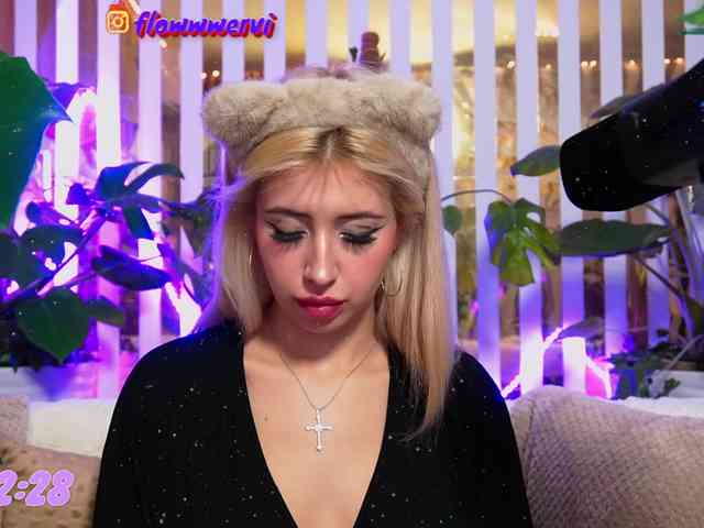 FlowwwerGirl webcam